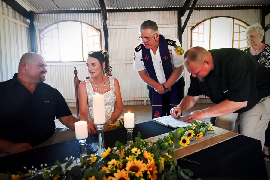 Wedding ceremony by Dr. Gerrit Rademeyer in Kareedouw